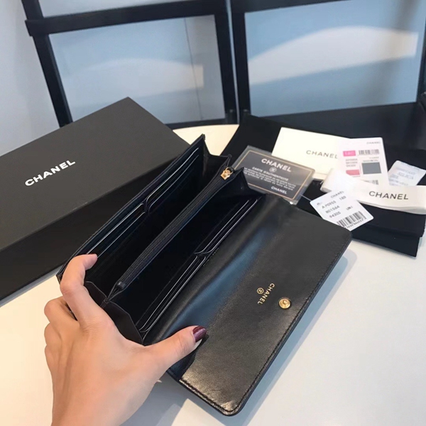 シャネル財布全体デザイン